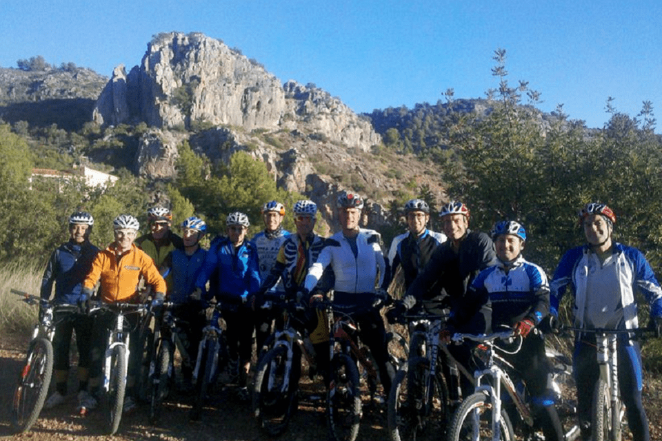 Grupo ciclistas BTT en Castellet